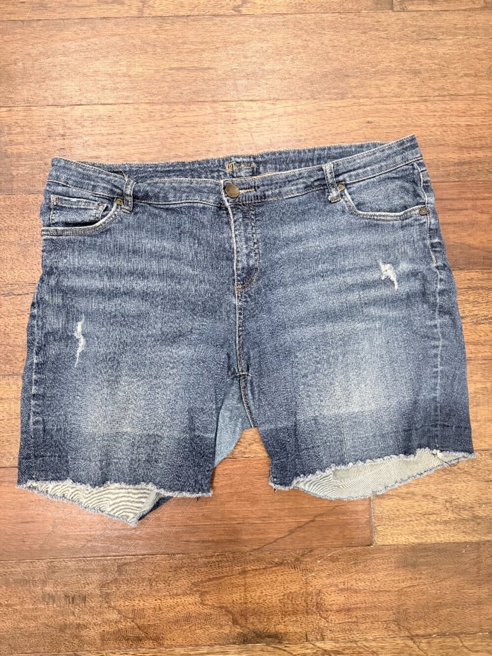 Kut from the Kloth Jean Shorts Women’s 18W Raw Hem Distressed Stretch Denim